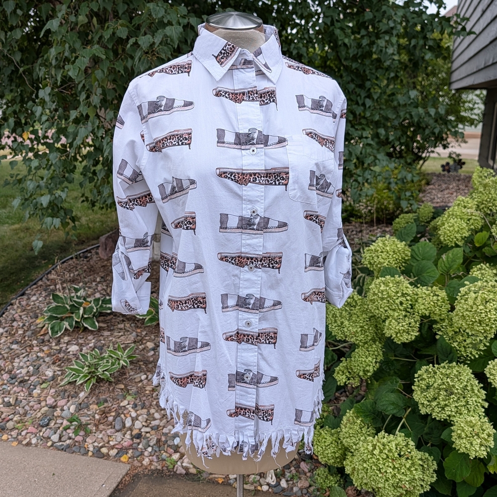 TIZZIE dizzy lizzie novelty print shoes shirt M